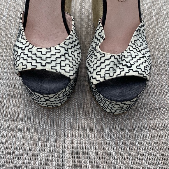 Charles David wedged sandals size 9.5 - Picture 3 of 12